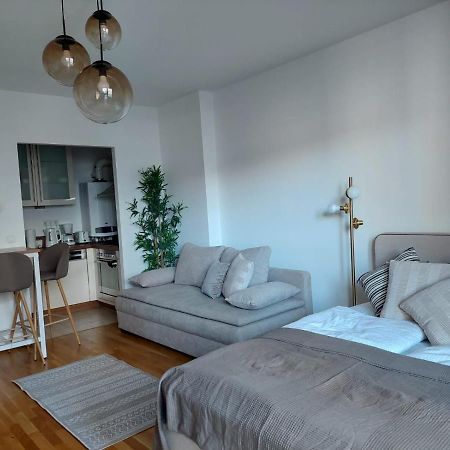 Balcony Apartment, 5 Min Walk To First District Wenen Buitenkant foto