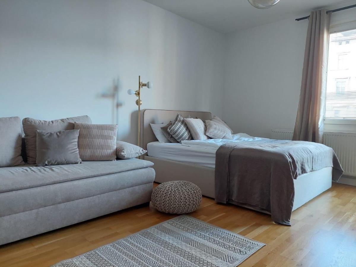 Balcony Apartment, 5 Min Walk To First District Wenen Buitenkant foto