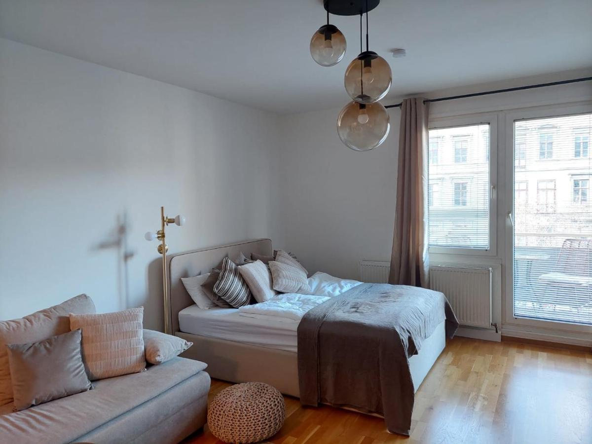 Balcony Apartment, 5 Min Walk To First District Wenen Buitenkant foto
