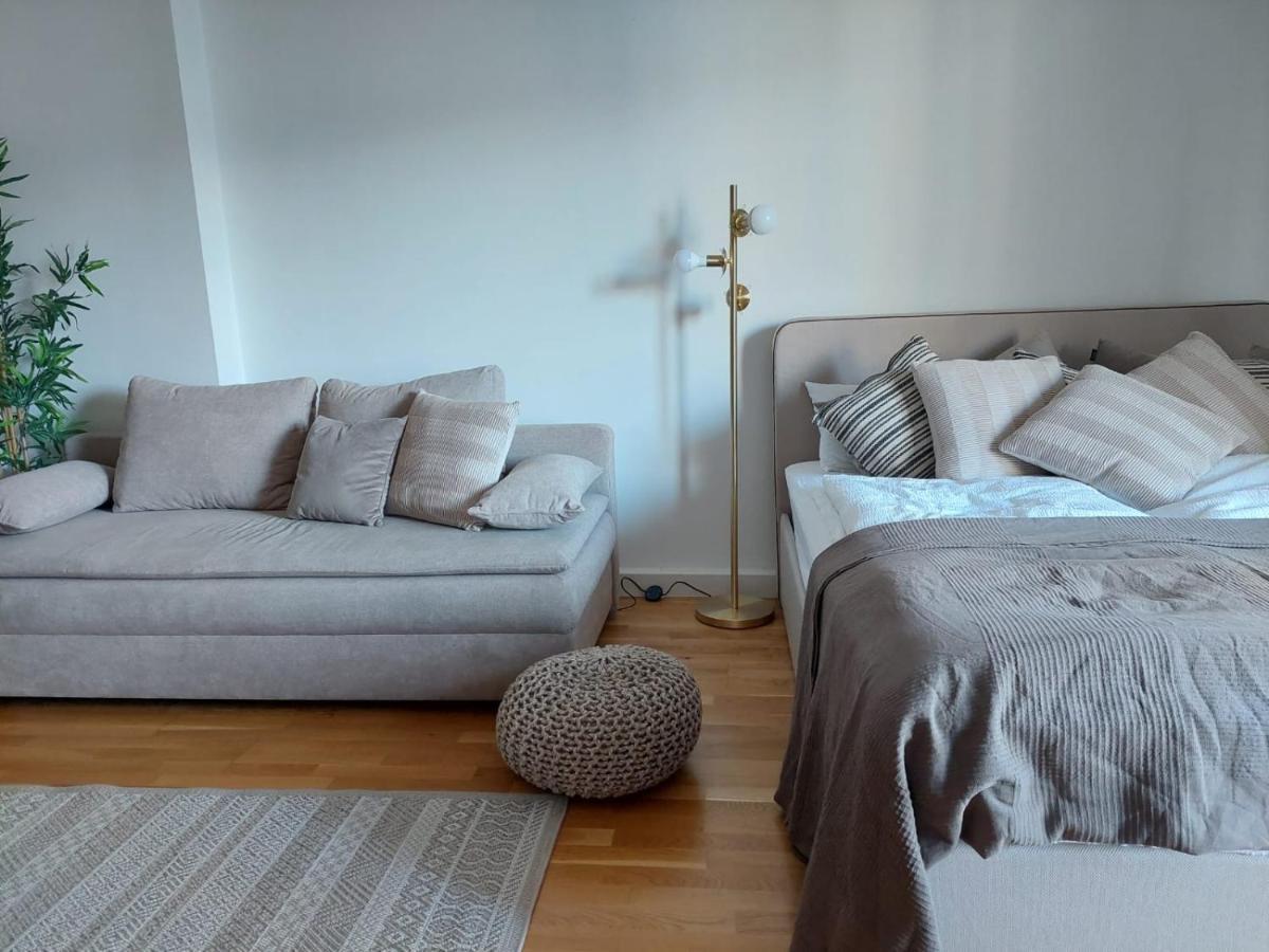 Balcony Apartment, 5 Min Walk To First District Wenen Buitenkant foto