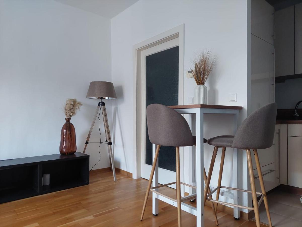 Balcony Apartment, 5 Min Walk To First District Wenen Buitenkant foto